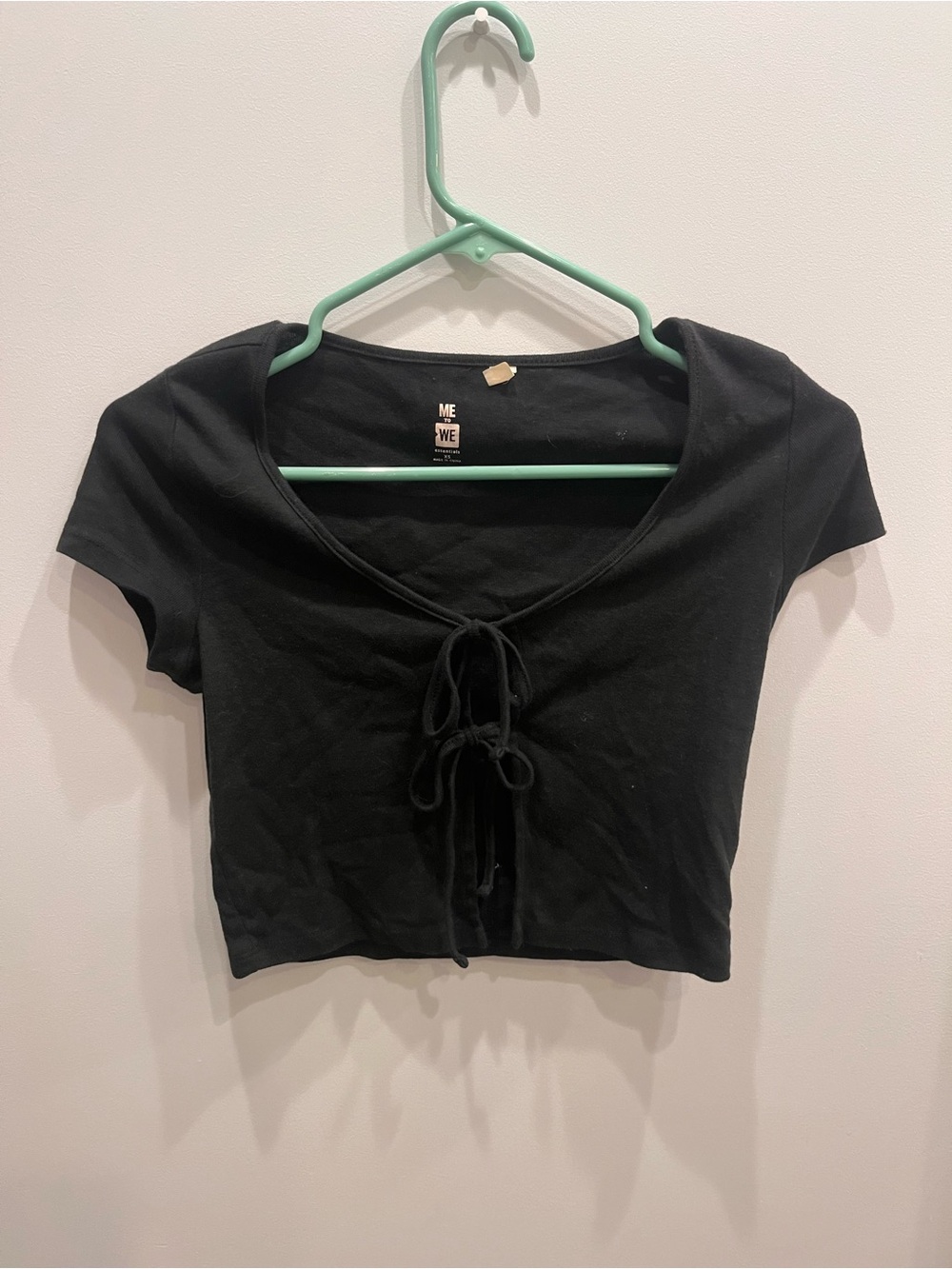 Me to We Black Tie-Front Crop Top